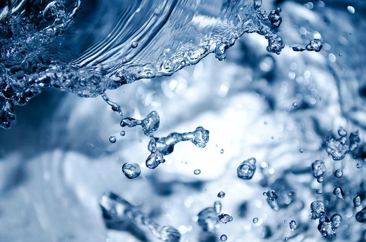 Ученые научились превращать воду в дешевое топливо
