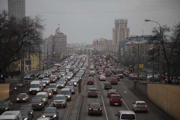 В Москве на Кутузовском проспекте столкнулись пять машин