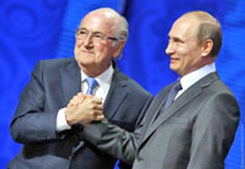 В. Путин прилетел во дворец в Питер в час ночи