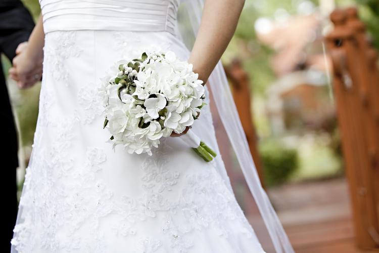Букет невесты на свадьбе Пескова и Навки стал причиной драки
