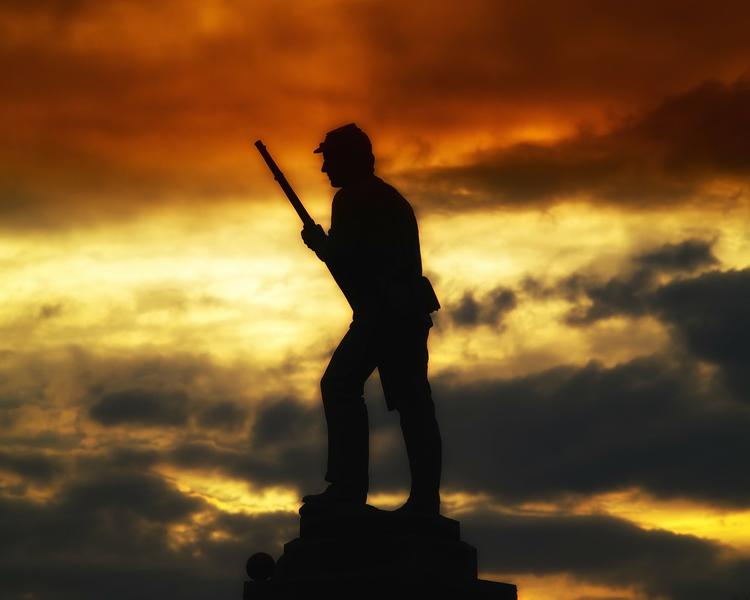 Вандалы изувечили памятник солдатам Первой мировой в Пскове