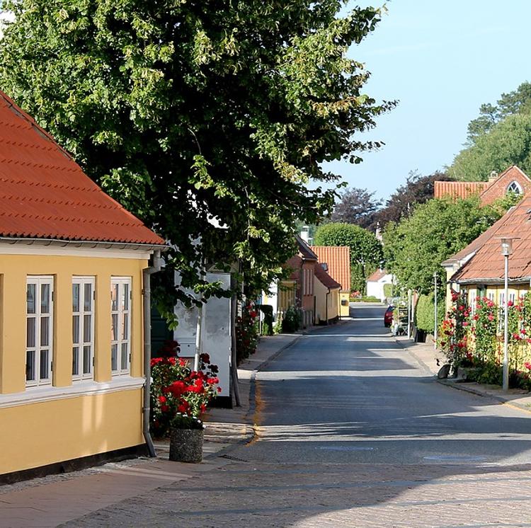 «Нудисты и панорамные окна — две вещи, к которым не смог привыкнуть»: как я живу в Дании