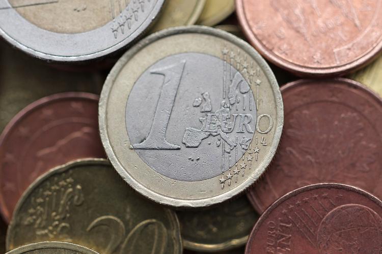 Евро опустился ниже 79 рублей