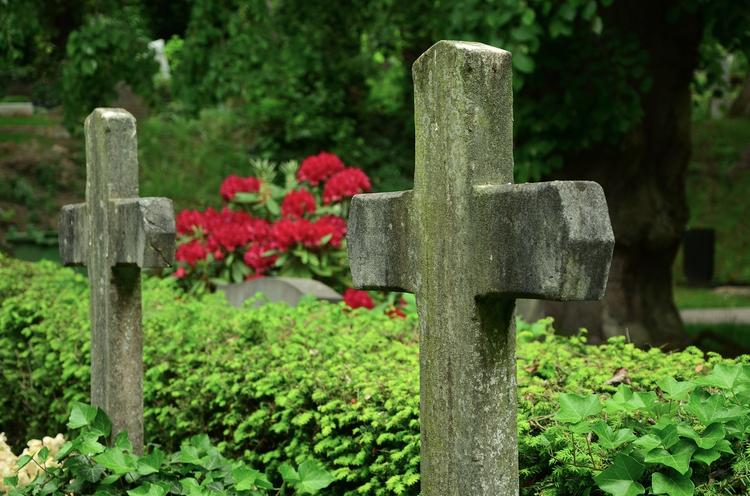 Вандалы жестоко надругались над советским кладбищем в Германии