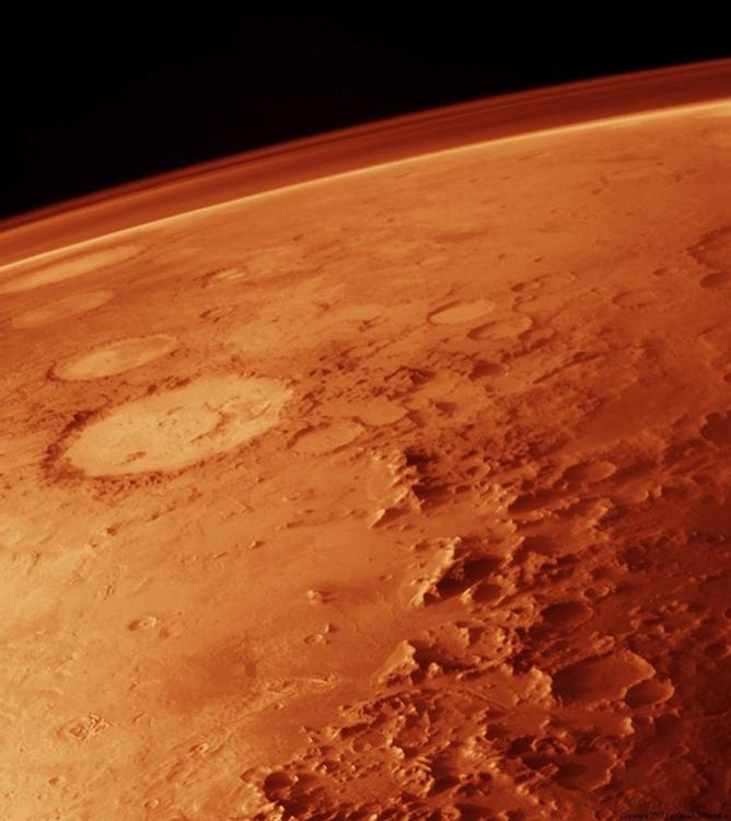Стало известно, что находится в странных кратерах на Марсе