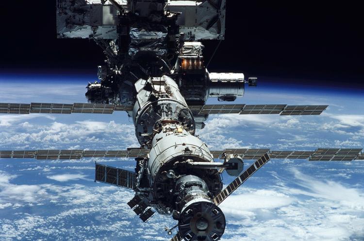 Экипаж МКС, вернувшийся на Землю, извлечен из капсулы