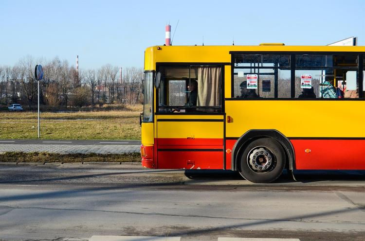 Из-за ливней в Ирландии опрокинулся автобус со школьниками