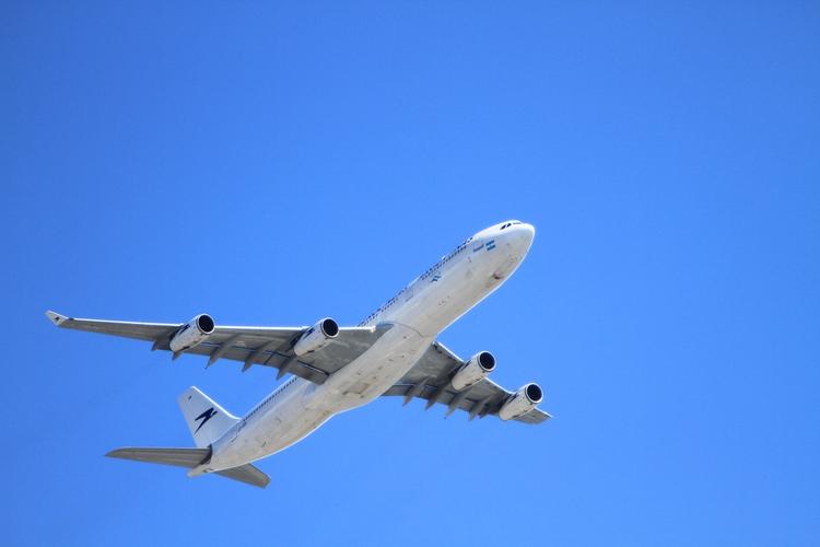 Boeing вернулся в Красноярск из-за того, что пассажиру стало плохо