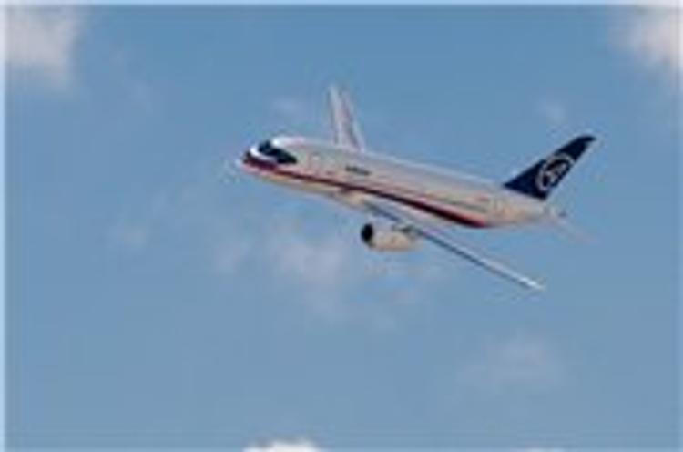 Пассажирский самолет Superjet 100 совершил аварийную посадку в Хабаровске