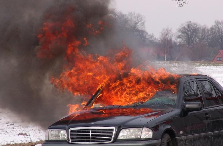 Жителя Татарстана из-за конфликта на дороге заживо сожгли в машине