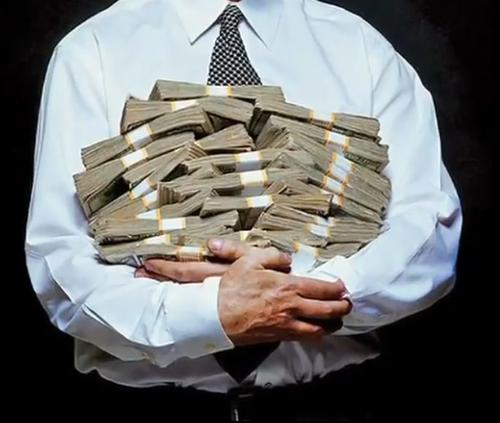 Работников Госдумы спасают от нищеты