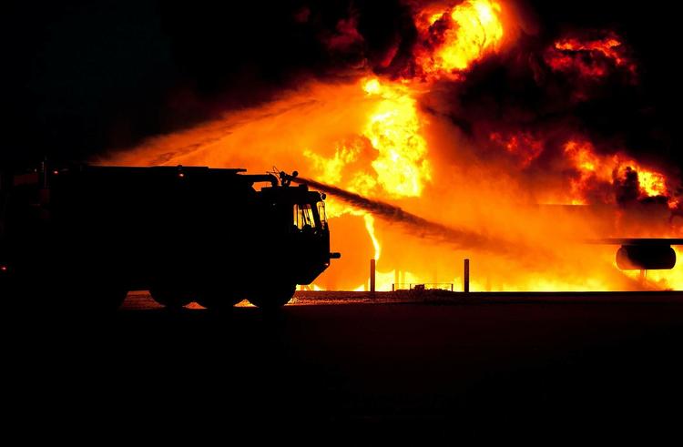 Серьезный пожар на газопроводе произошел в Новом Уренгое