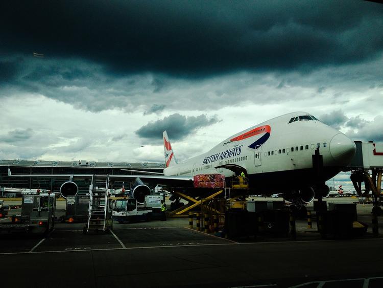За сутки у второго самолета British Airlines отказал двигатель