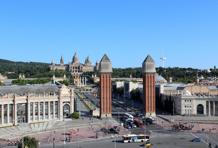 Мадрид не намерен "отпускать" Каталонию и обращается в Конституционный суд