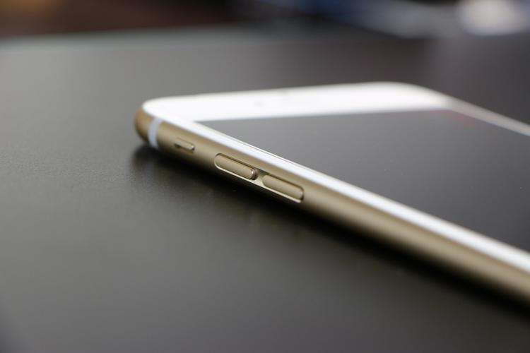 Apple предстанет перед судом за то, что новый iPhone 6s "не изменился"