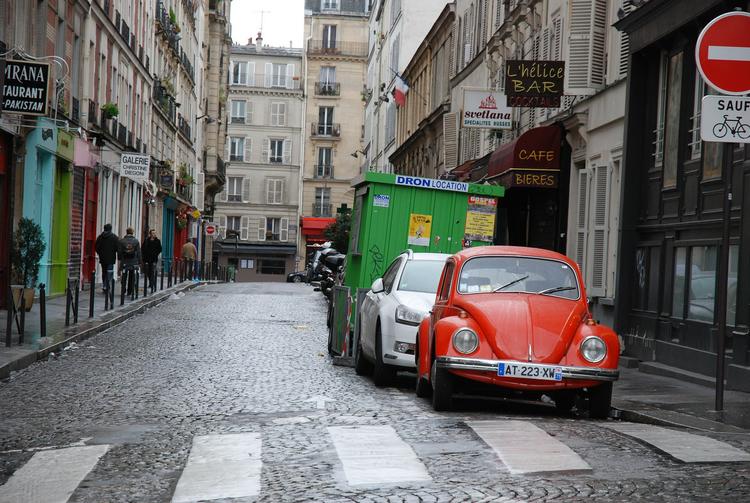 В Париже обнаружен еще один автомобиль, связанный с терактами