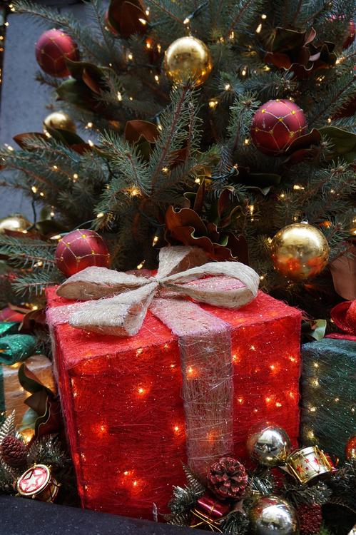 Выяснилось, какую сумму в среднем потратят на рождественские подарки американцы