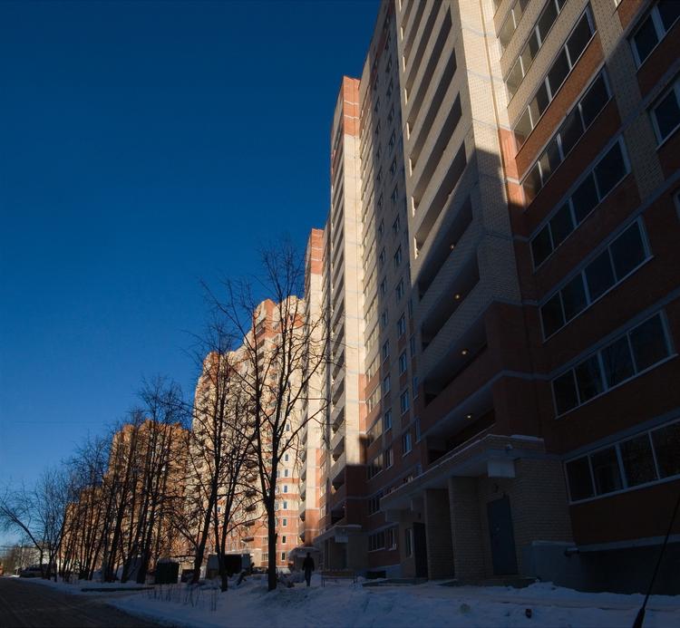 19-летняя жительница Мурманска выпрыгнула с 9-го этажа и выжила