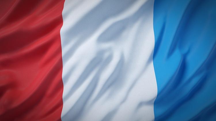 После терактов в Париже люди стали чаще покупать французские флаги