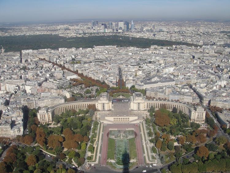 После парижских терактов власти Франции отказали во въезде тысяче человек