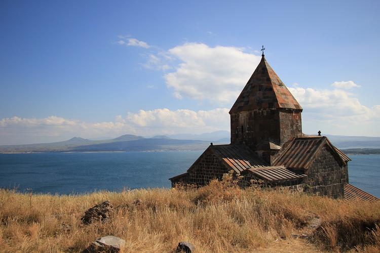 В Армении завершён референдум по изменению Конституции