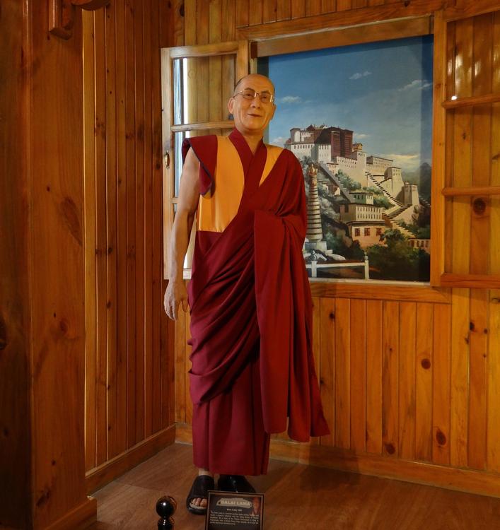 Далай-лама предлагает победить "Исламское государство" при помощи диалога