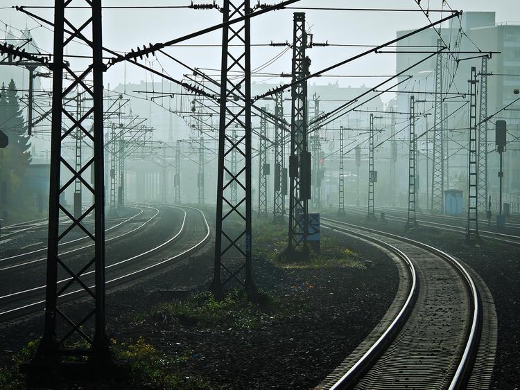 Поезда, следующие из Москвы в Петербург, задерживаются из-за обрыва проводов