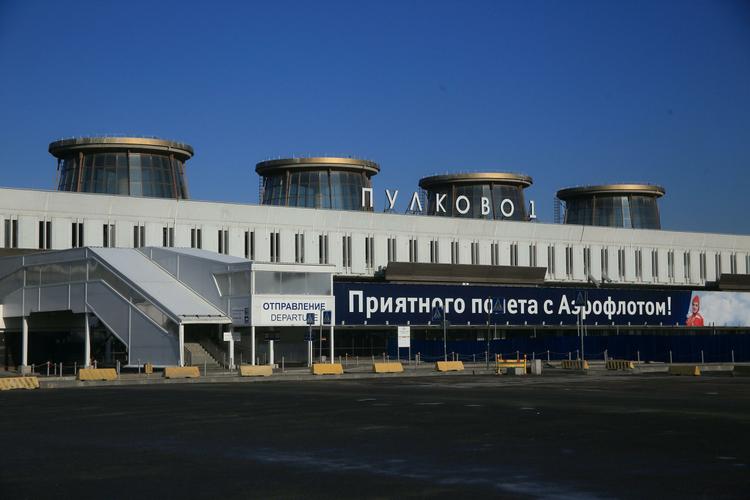 Рейс из Петербурга в Москву задержан из-за угрозы взрыва