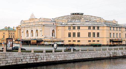 Цирк Чинизелли зажигает огни