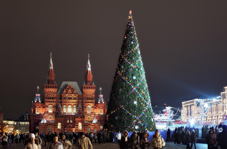 В Кремль доставили главную новогоднюю елку страны