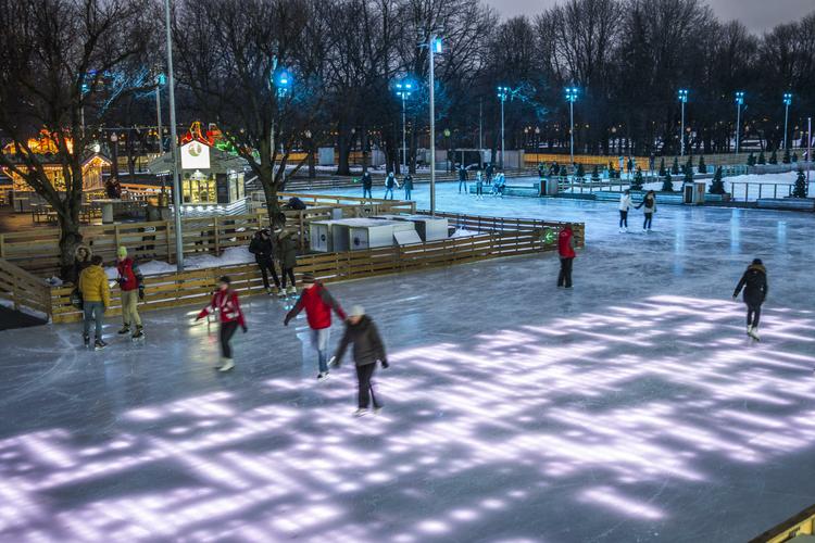 Каток на ВДНХ закрыли