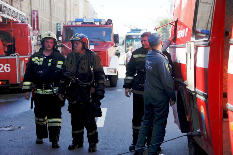 В торговом центре в Сочи вспыхнул пожар, двое пострадали