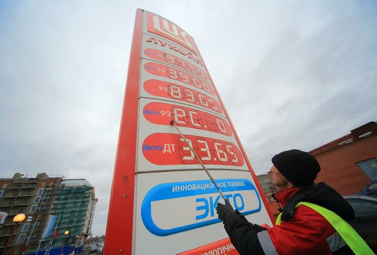 ПТК выиграла конкурс на поставку бензина для автомобилей чиновников Смольного