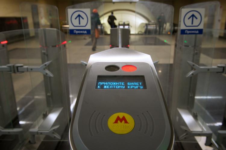 В московском метро машинист "потерял бдительность" и проехал платформу