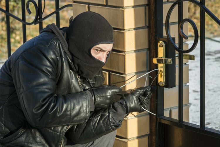В Новосибирске мужчина ограбил банк ради ребенка