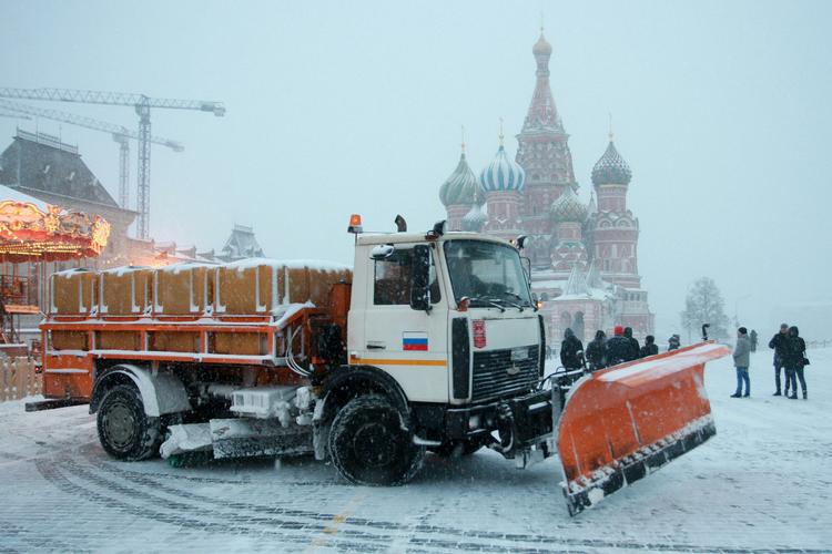 На московские улицы вышли около 7 тысяч единиц техники