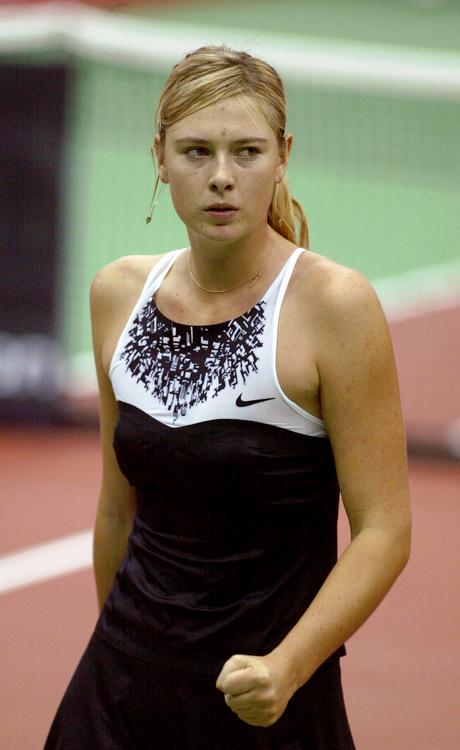 Марию Шарапову сняли с турнира в Брисбене