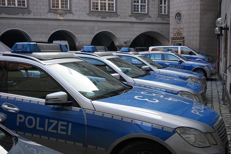 Закрыт офис Ангелы Меркель, полиция обследует подозрительный предмет
