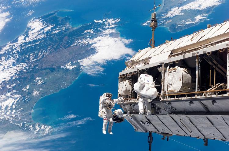 Члены экипажа МКС 15 января выйдут в открытый космос
