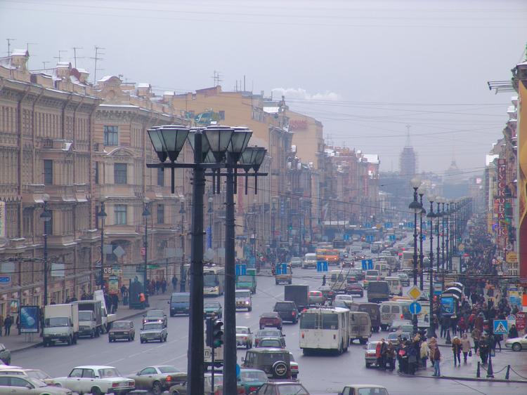 Автомобили в Санкт-Петербурге переворачиваются на крыши из-за сильной метели