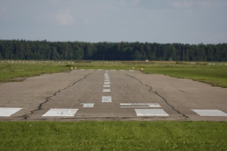 Житель Мурманской области снял и продал взлетную полосу военного аэродрома