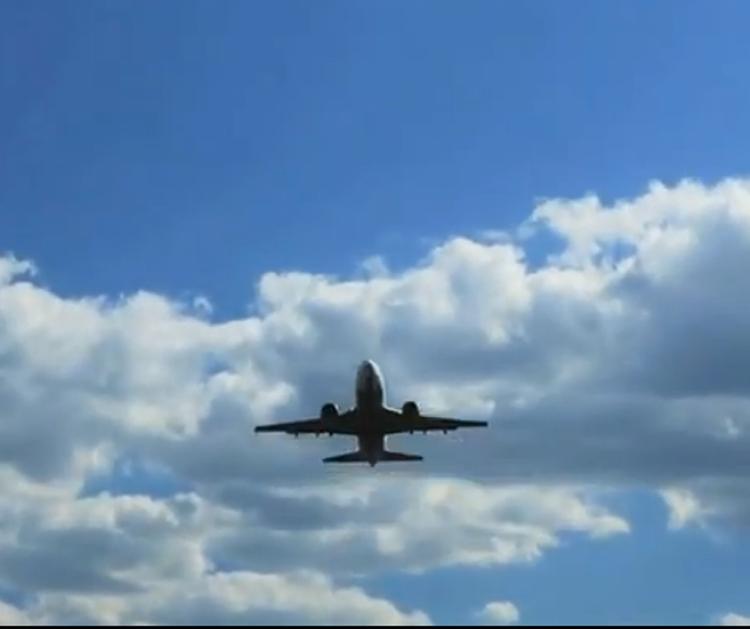 Boeing с отказавшим двигателем сел в Самаре