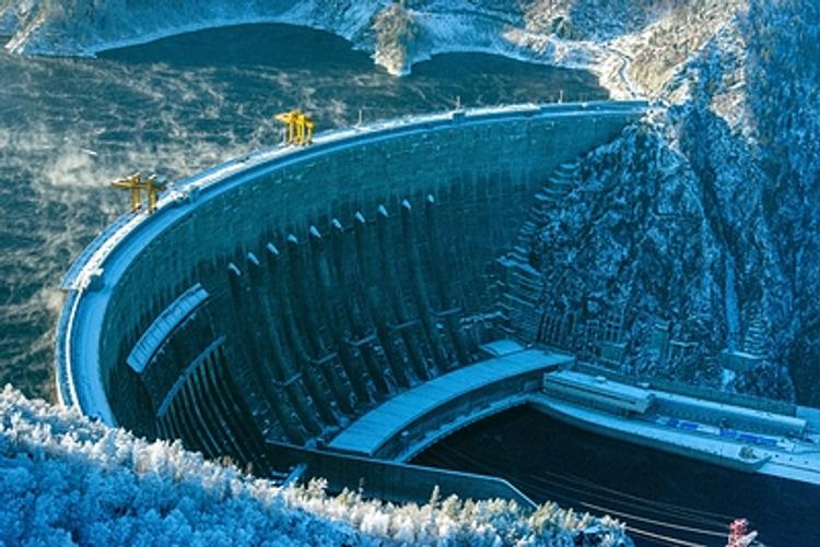 Киргизия расторгает договор с Россией по ГЭС