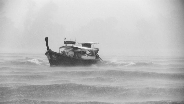 В Красном море потерпело крушение судно, 20 рыбаков пропали