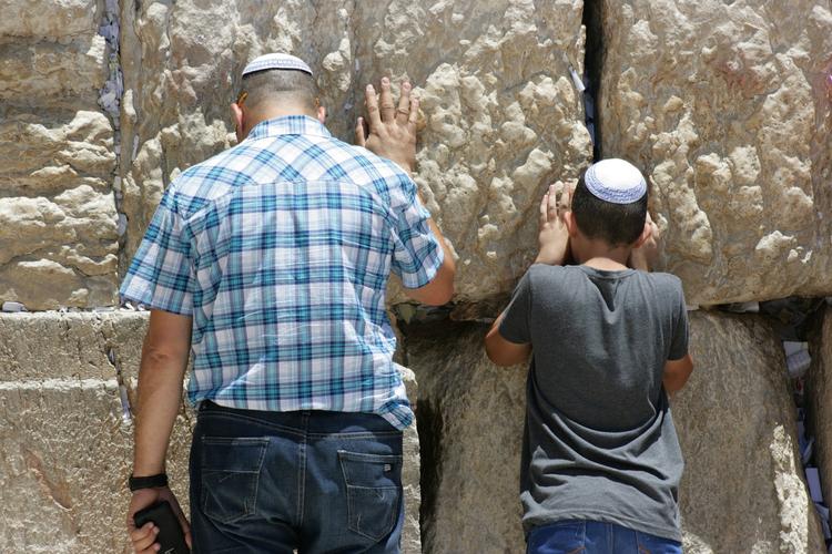 Женщины и мужчины теперь могут одновременно молиться у Стены Плача