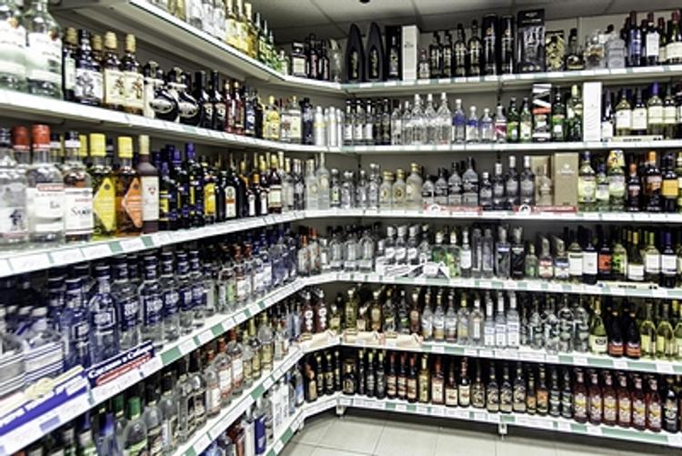 Эксперты: в кризис россияне потянутся к бутылке?