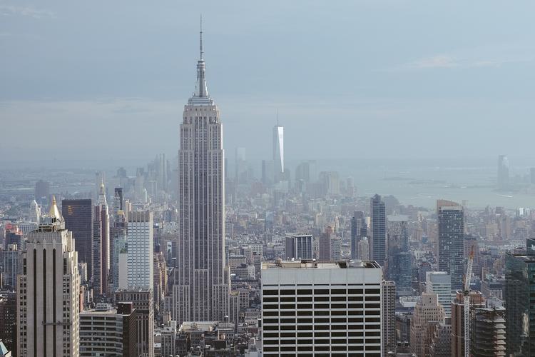 В Empire State Building в Нью-Йорке врезался беспилотник