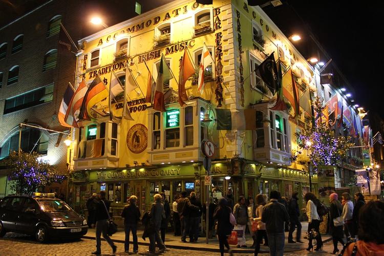 Неизвестные напали на отель в Дублине, есть погибшие