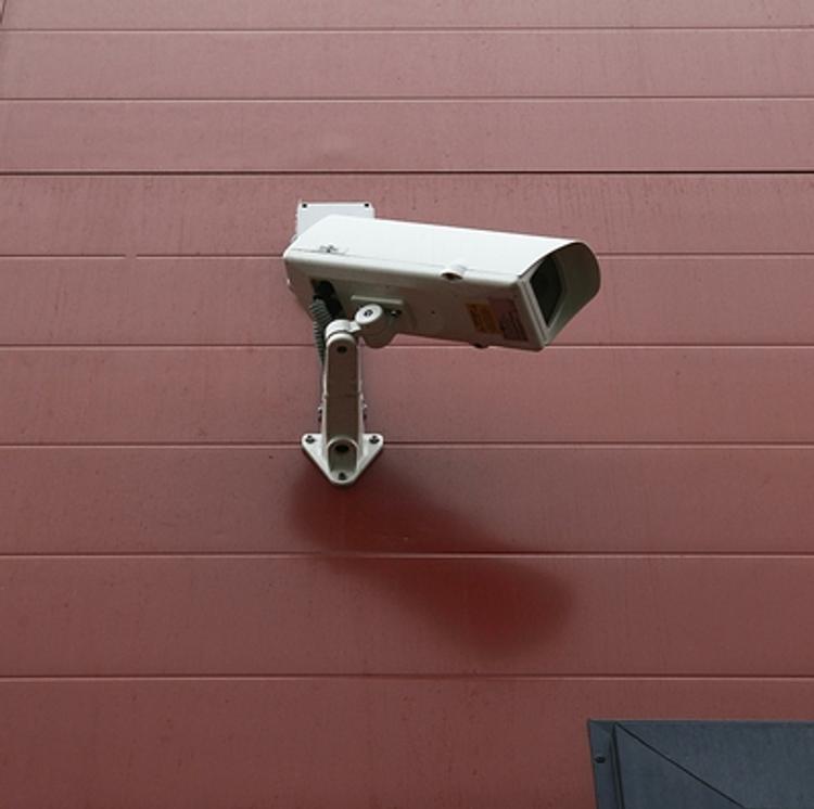 Злоумышленник украл 17 камер наблюдения