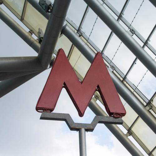 Музыка улиц струится в метро